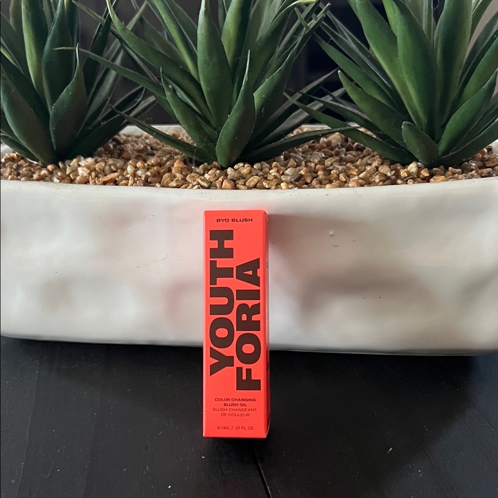 YOUTH FORIA Color Changing Blush NIB - Full Size